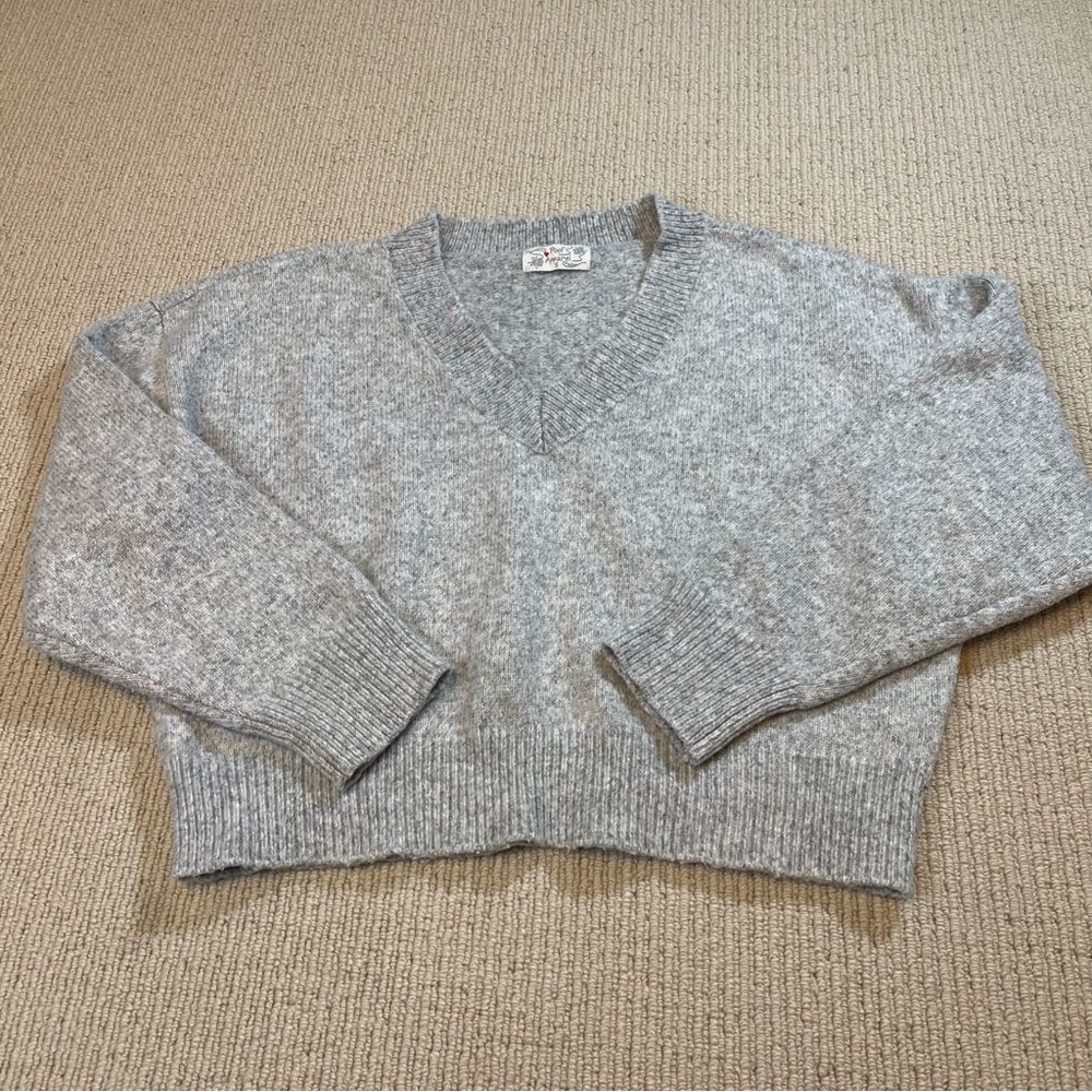 Poof Apparel Gray V Neck Knit Sweater Size Small Boxy